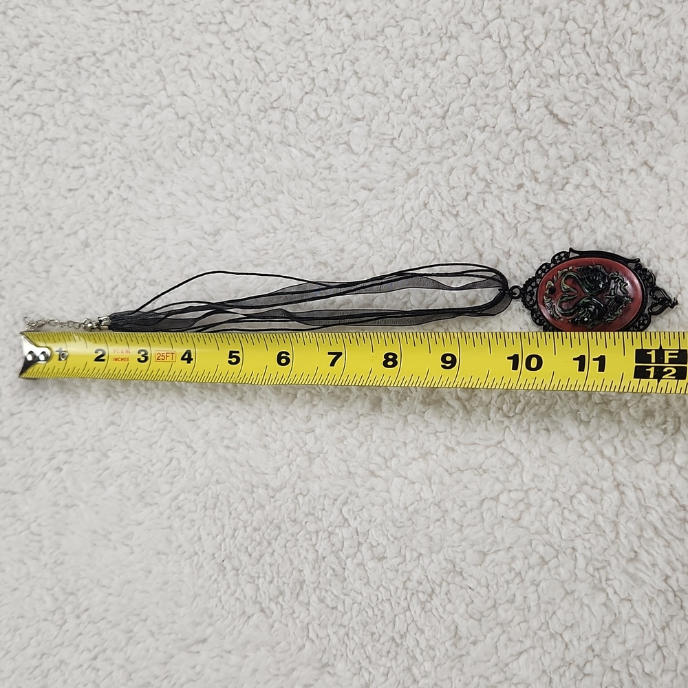 Black and Red Swan CameoPendant Necklace On Ribbon - Picture 4 of 7